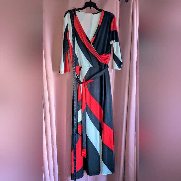 Chic V-Neck Maxi Dress 2x - Picture 7 of 12